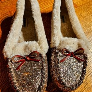 Glittery Women's Slippers with Bow Accent